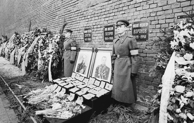 Gagarin and Seregin in the Kremlin Wall